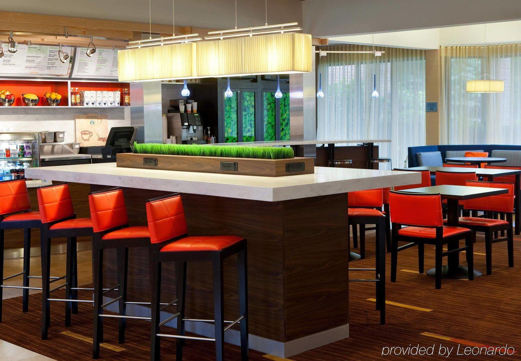 Courtyard By Marriott Boston Norwood/Canton Restoran gambar